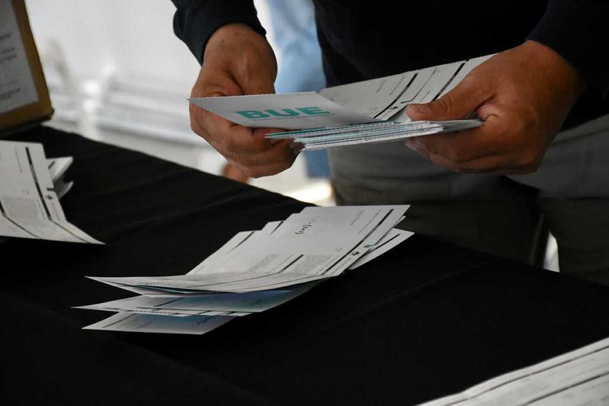 Hoy comienza el pago a autoridades de mesas y delegados de las elecciones en Neuquén Foto: Matías Subat.