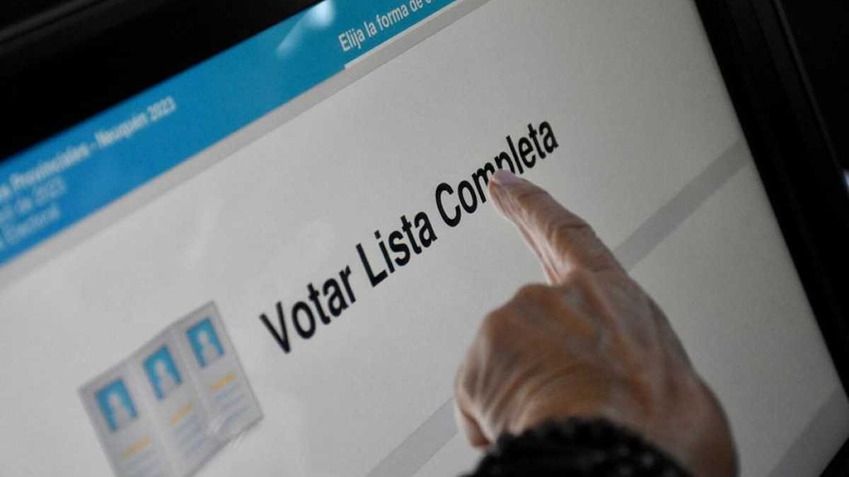 El 16 de abril se votó con Boleta Única Electrónica en Neuquén. Foto: archivo Matías Subat.
