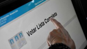 Elecciones 2023 en Neuquén: se tardó más en votar con la boleta electrónica que con la de papel