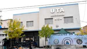 ¡Una locura!: pararon un colectivo con pasajeros para amenazar de muerte al chofer, en Neuquén