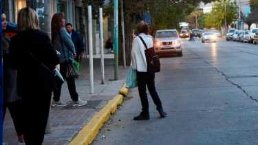 El paro de colectivos por choferes interrumpió el servicio de las primeras horas en Neuquén. Foto: Matias Subat