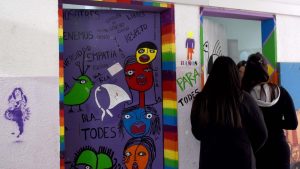 Baños inclusivos en Neuquén: cómo pensar sitios seguros en la escuela y reducir la violencia