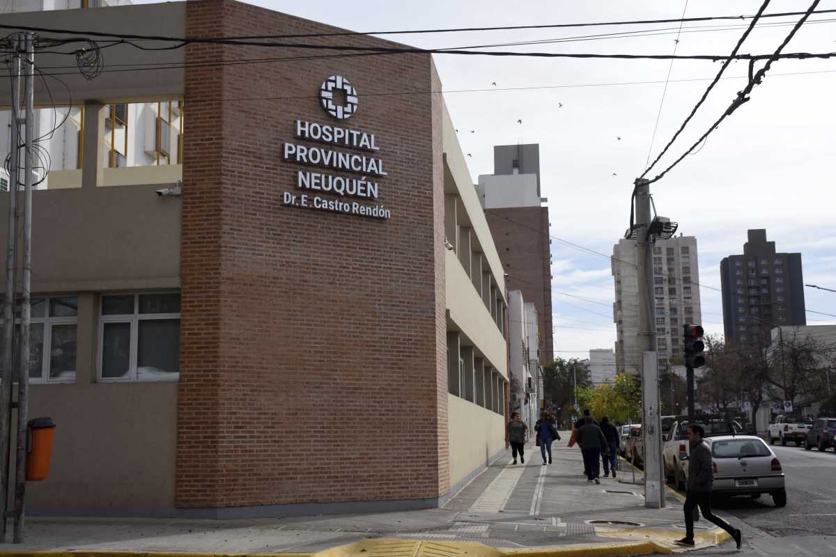 Por falta de insumos, el hospital más grande de Neuquén suspendió la atención de algunos pacientes. Foto: Matías Subat