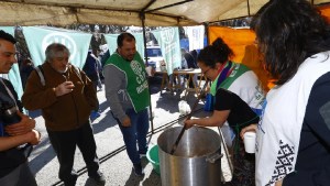 Habrá una olla popular en distintos puntos de Río Negro por el Día del Trabajador