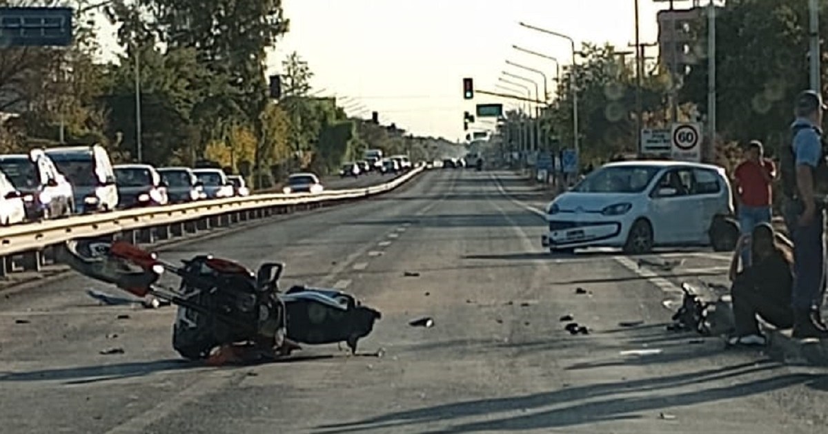 Iba alcoholizado por ex-Ruta 22 de Neuquén y chocó a un motociclista: «la moto quedó destrozada» thumbnail