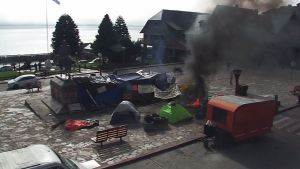La protesta policial en Bariloche lleva 21 días: hay una denuncia por la quema de gomas