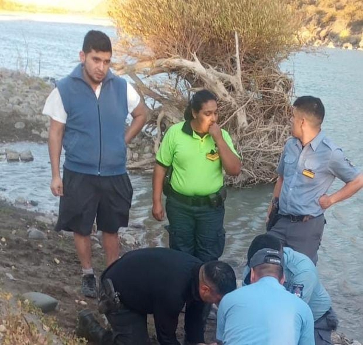 Un pescador rescató a una mujer que se estaba ahogando en el río Neuquén 