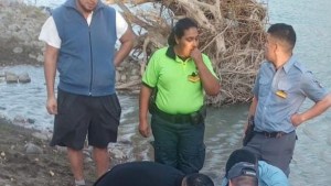 Pescadores rescatan a una mujer que se estaba ahogando en el río Neuquén: «le hicieron RCP»