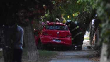 El accidente ocurrió en calle Isidro Lobo, en la zona céntrica de la ciudad. foto: Alejandro Carnevale.