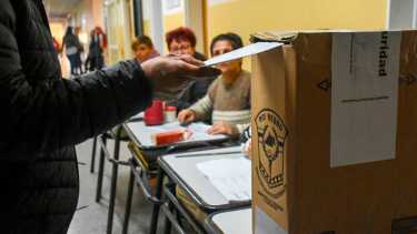 En Cipolletti se vota con normalidad, la mayor concurrencia se espera para el mediodía. Foto: Juan Thomes.