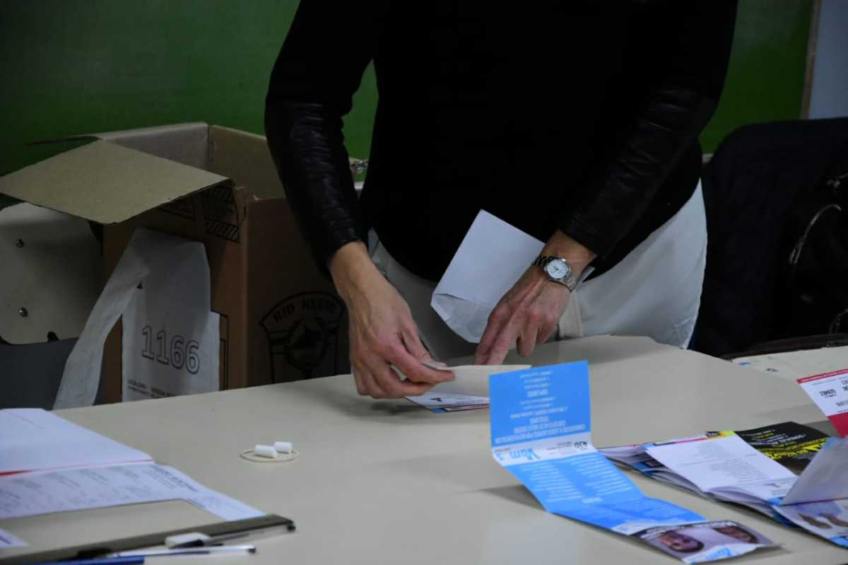 Los detalles del voto roquense en las elecciones 2023 en Río Negro. Foto: Andrés Maripe
