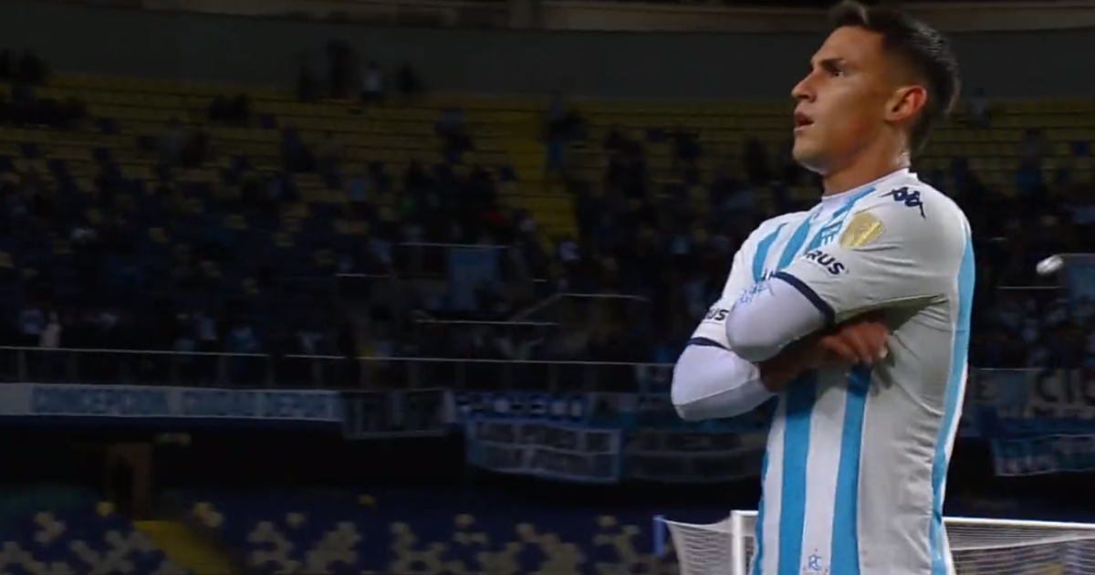 El golazo de Rojas desde atrás de la mitad de la cancha para Racing en la Copa Libertadores thumbnail