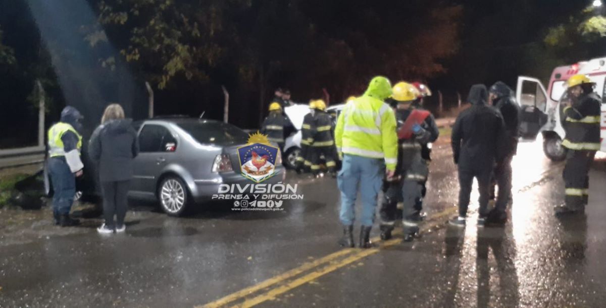 Un conductor resultó con politraumatismos, por el accidente en San Martín de los Andes. Foto Gentileza