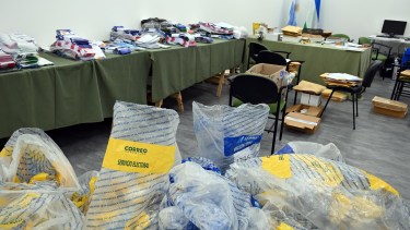 Desde el Juzgado Electoral trabajaron intensamente para el envío de las urnas y de las boletas hacia las 1.785 mesas de votación. (Foto: Marcelo Ochoa)