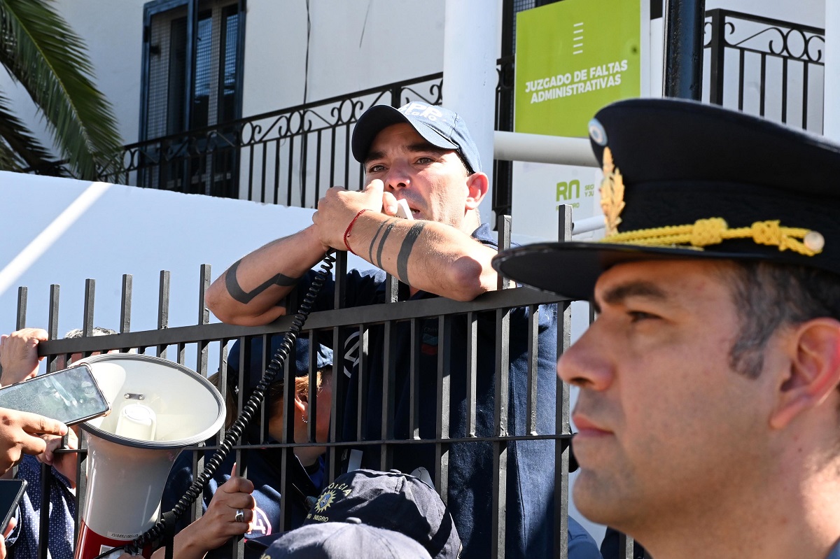 Rubén Muñoz es uno de los veceros más activos del Consejo de Bienestar Policial, quien anunció las medidas de la marcha en Viedma. Foto: Marcelo Ochoa