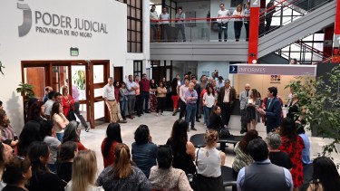 La asamblea se realizó hoy en el hall central del Poder Judicial de Río Negro. Foto: Marcelo Ochoa