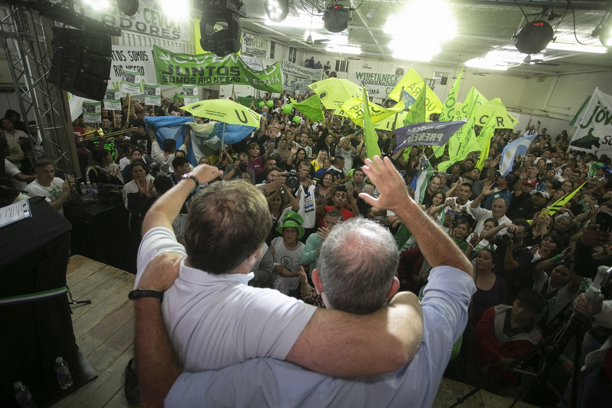 Alberto Weretilneck y Pedro Pesatti, encabezaron el acto partidario en la capital rionegrina. Foto: Pablo Leguizamon.