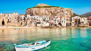 El mapa del Mediterráneo fue una vez, para muchos, la ‘guía’ del mundo. Al sur está Túnez; arriba Roma; a la derecha Grecia, y en medio de todo está Sicilia. 