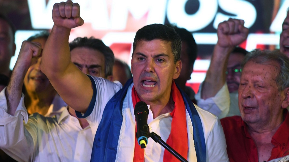 Santiago Peña se impuso en las elecciones presidenciales de Paraguay con más de 15 puntos de ventaja sobre su competidor inmediato, el opositor Efraín Alegre. Foto Télam.