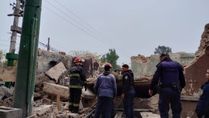 Se derrumbó una obra en construcción en Ituzaingó y buscan a trabajadores atrapados