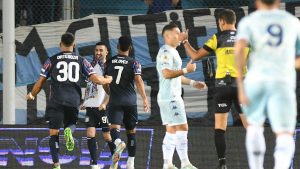 Talleres goleó a Racing en el Cilindro y acentuó su mal momento en la Liga Profesional