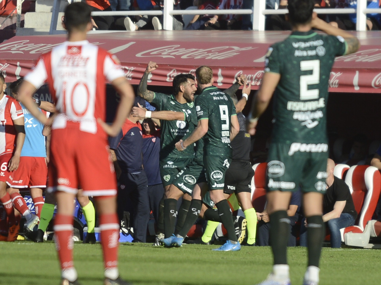 Javier Toledo marcó los dos goles de Sarmiento en Santa Fe. (Foto/Télam)