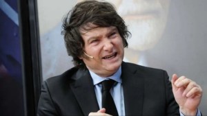 Milei analiza viajar a los Estados Unidos para disipar dudas sobre su plan dolarizador