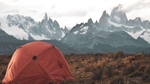 Nico, el viajero solitario que muestra los pueblos secretos y escondidos en la Patagonia