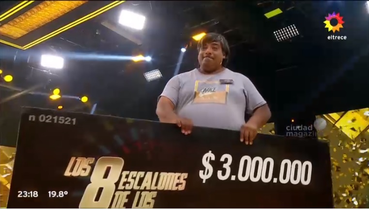 Juan Goméz, electricista papá de siete hijos, ganó el premio millonario en Los 8 escalones.  