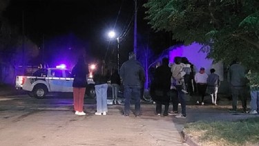 Se incendió una casa en Cinco Saltos. Foto: gentileza Seny Radio. 