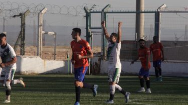 Henry Sáez sigue intratable y es el goleador del líder Maronese. (Foto: Oscar Livera)