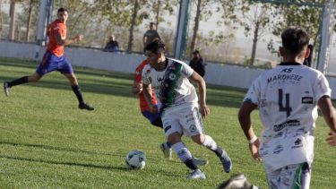 Henry Sáez metió los dos goles de Maronese ante Patagonia. (Foto: Oscar Livera)