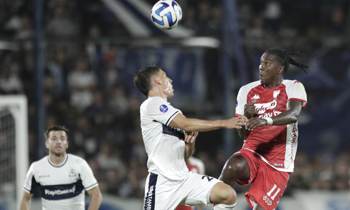 Rodallega señaló que recibió insultos racistas en La Plata.