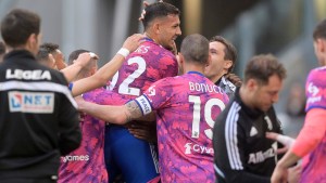 Golazo de tiro libre de Paredes en la victoria de Juventus sobre Lecce por la Serie A