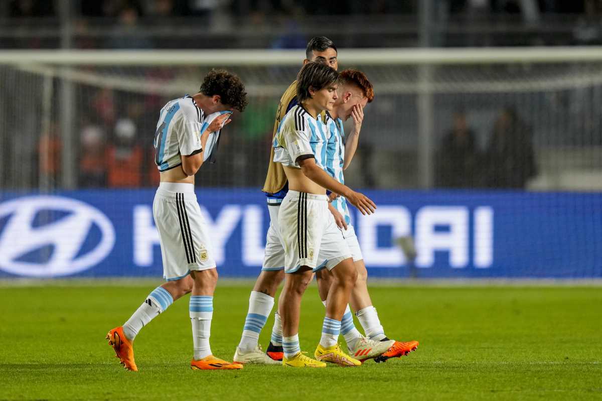La desazón de los chicos argentinos tras la eliminación en el Mundial Sub 20. (Foto: AP)