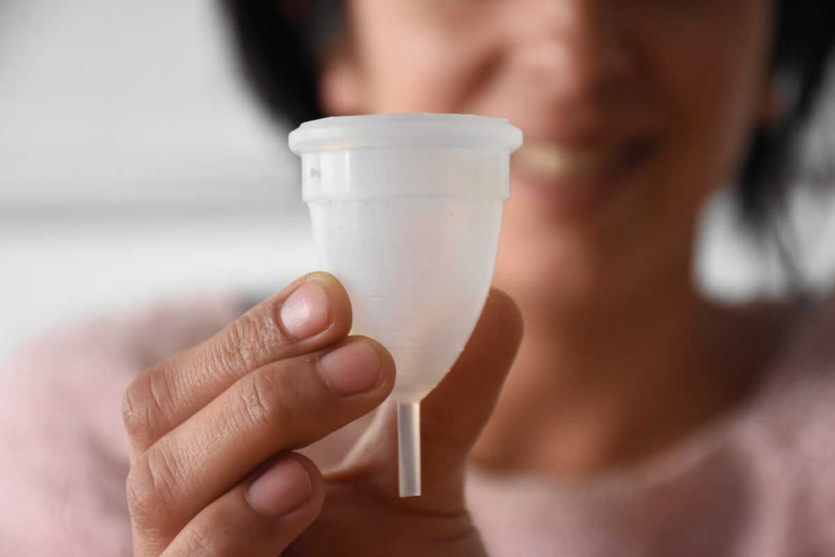 Las copas menstruales están fabricadas con silicona quirúrgica e hipoalergénica. Tienen una vida útil de 10 años. Foto Florencia Salto.