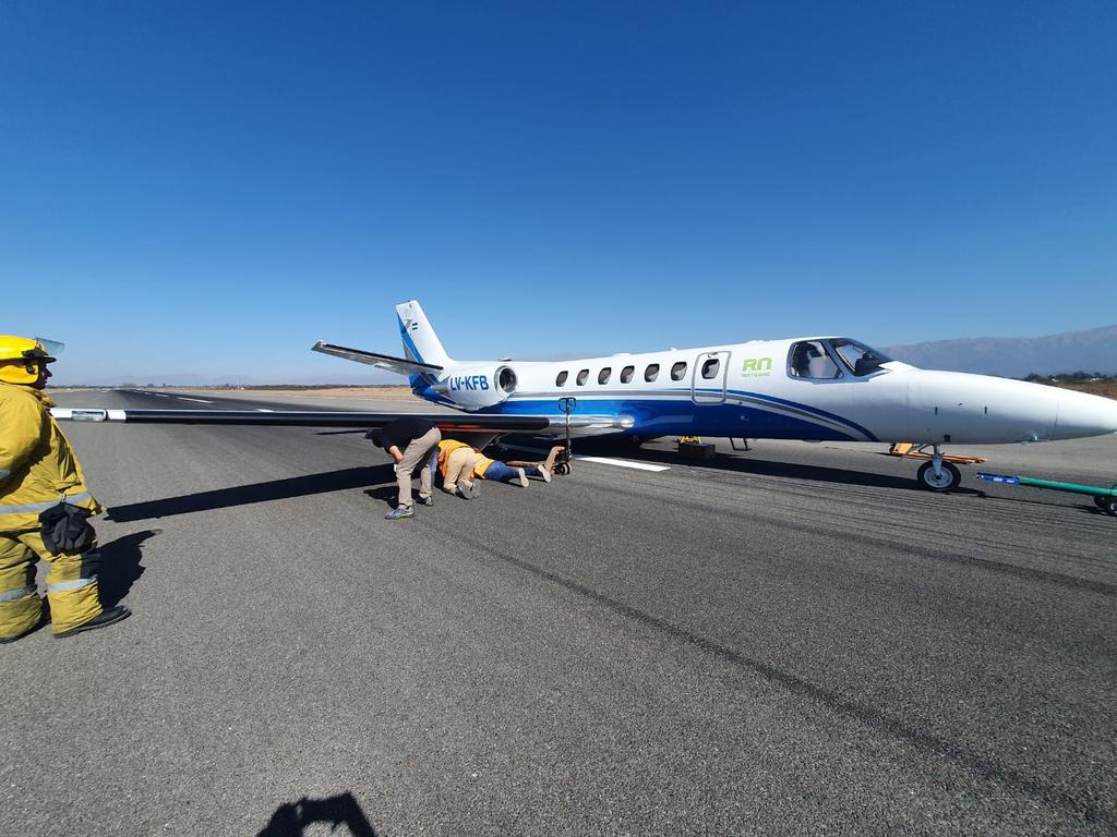 El avión que la Provincia pagó más de US$ 4,2 millones llegó en agosto pasado, luego de un incidente en Salta (foto). Desde fines del 2022 ya tuvo dos períodos de inactividad prolongados.