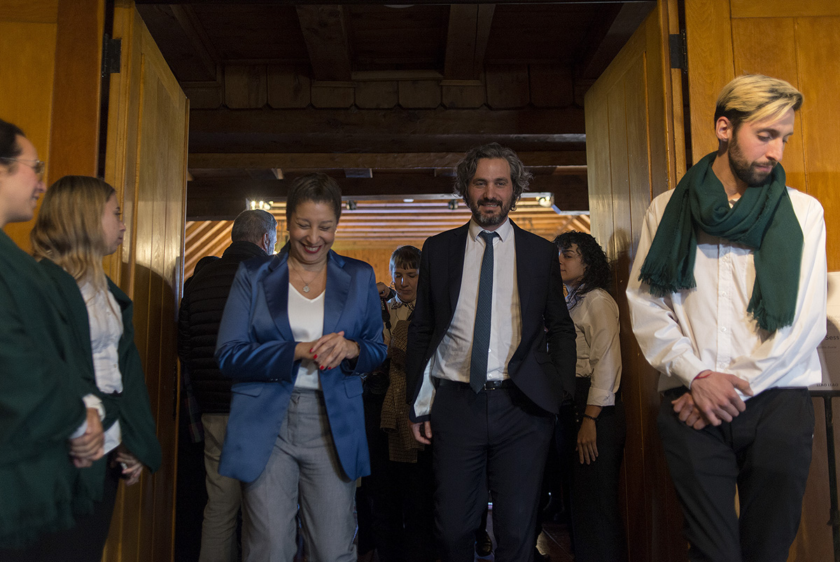 La gobernadora Arabela Carreras junto al Canciller, Santiago Cafiero, en el cierre del Foro Global de Hidrógeno Verde en Bariloche. (Foto: Marcelo Martinez / Patagonia.)