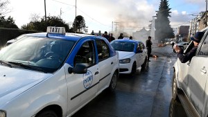 Los taxis de Bariloche podrían llevar la bajada de bandera a más $1.000