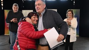 El municipio de Bariloche entregó escrituras de lotes sociales a 25 familias
