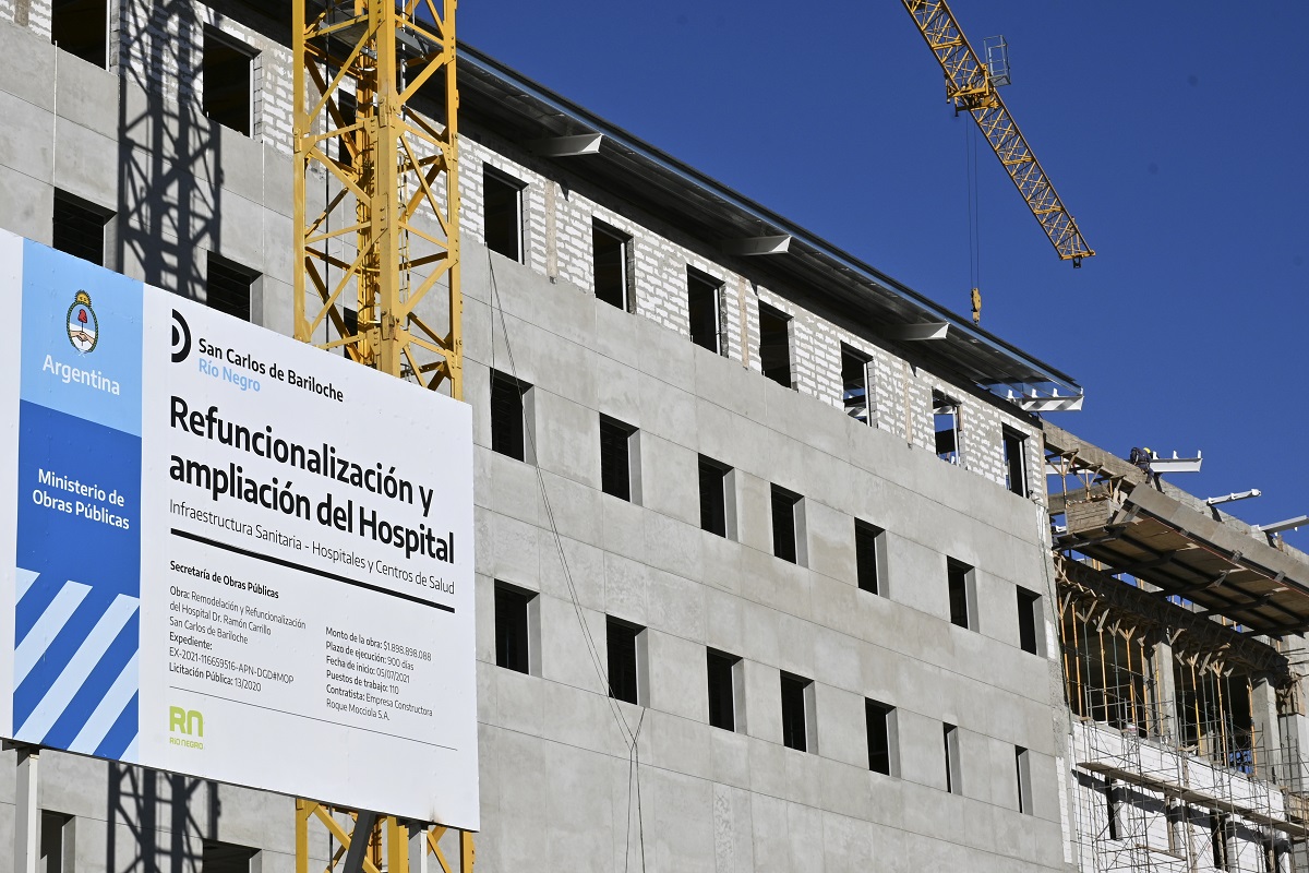 La obra de ampliación del hospital de Bariloche la ejecuta la empresa Roque Mocciola y hoy la Uocra inició un paro. Foto: archivo