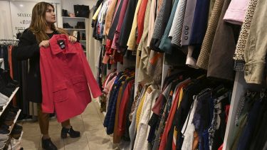 La ropa de segunda mano tiene espacio en ferias, tiendas y venta online. Foto: Chino Leiva