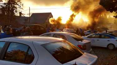 Los taxistas reclamaron ayer por el desembarco de Uber en Bariloche.