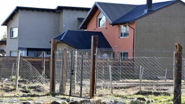 La inmobiliaria Cullín Hue vendió 16 lotes en el barrio Las Marías de Bariloche pero ahora una prestamista le reclama las tierras a los compradores. Foto: Chino Leiva