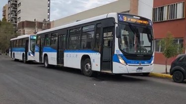 El accidente ocurrió en calle Santa Fe de Neuquén. Foto: Captura.