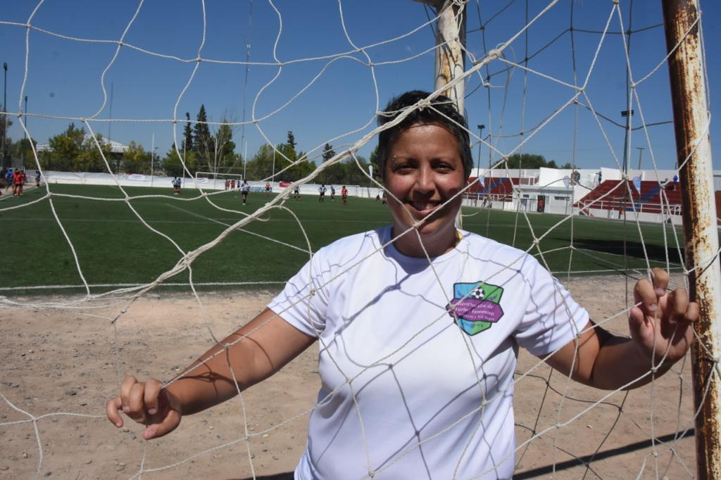 Carolina es la presidenta de la Asociación de Fútbol Femenino en Neuquén y Río Negro. Foto: Gentileza.