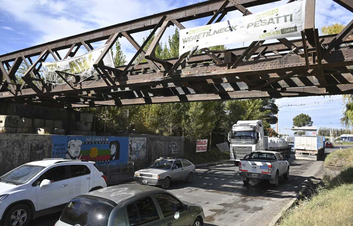 Cipolletti no tiene servicio de tren por constantes choques en el puente de ruta 151 y 22. Foto: Florencia Salto
