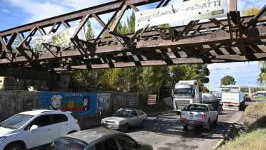 Di Tella no se resigna a que el tren de pasajeros hacia Neuquén siga sin funcionar