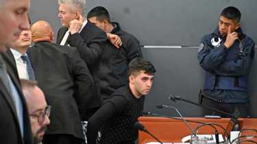 Burlando en diálogo con Carlos Vila LLanos, ninguno seguirá por ahora en el proceso penal por la condena de Ramiro Gutiérrez (Florencia Salto).
