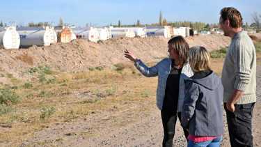 Los vecinos se autoconvocaron  y documentaron con fotos y videos las actividades. No quieren allí un parque petrolero. (Foto Florencia Salto)